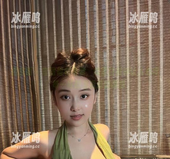 微密圈 - 套图福利来袭，奶雯白衬衫让人心痒，每一帧都是资源的诱惑