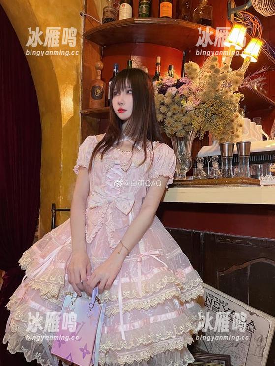 资源到手，妖君白研的校服套图美到让我瞠目结舌！