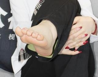 小众视觉 - 姐姐的魅力就在这一瞬，婷婷的原图让人想多看几眼。