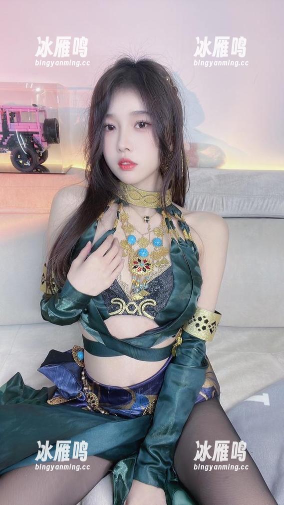 小小奶瓶儿 图集更新!小小奶瓶儿的护士造型,意外的萌!