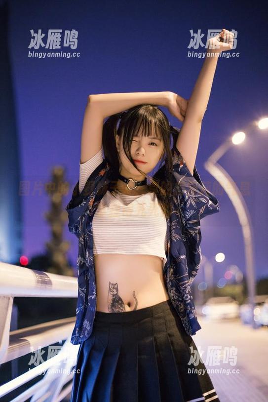 图片中的小野妹子w，真的把萝莉的气息拿捏得死死的