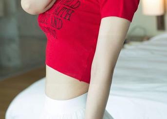 尤果网 - 王莹的泳衣写真，下载了吗？这眼福值得珍藏！