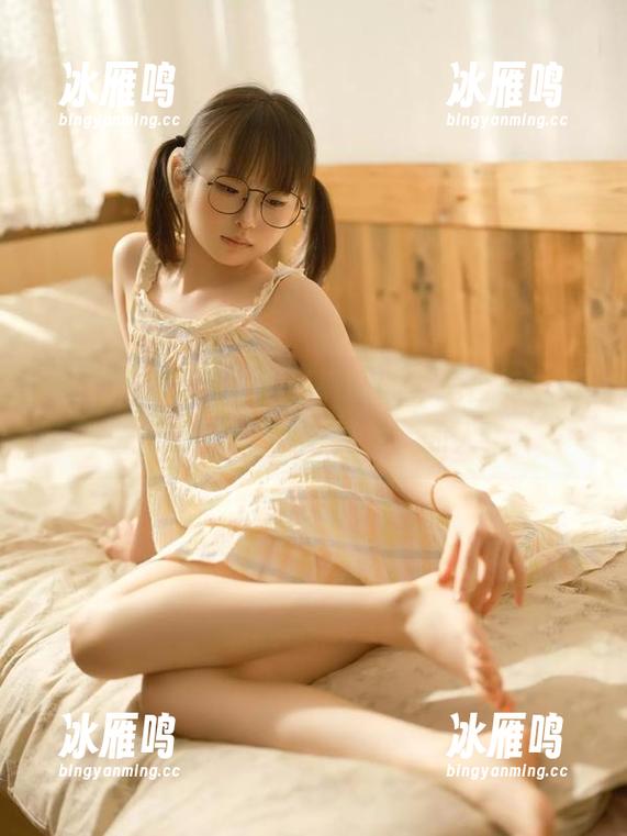 幼水铃衣带来的牛仔裤图册，适合每个努力做到‘优雅吃薯片’的人！