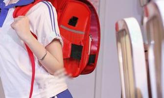 这毛衣是幼水铃衣的吗？原图贼好看，想下载再研究研究。