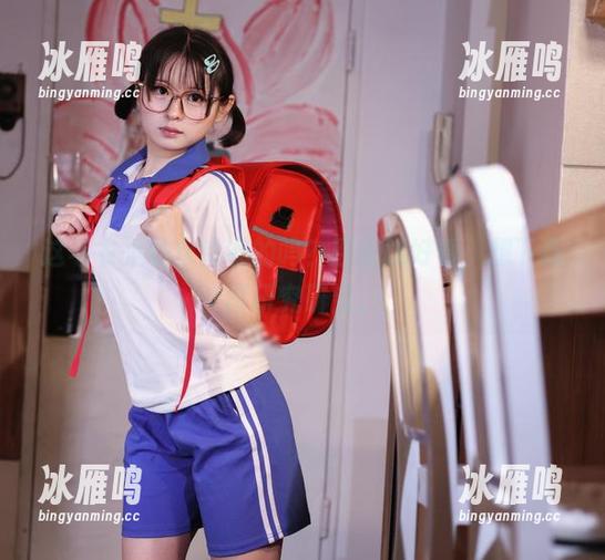 这毛衣是幼水铃衣的吗？原图贼好看，想下载再研究研究。