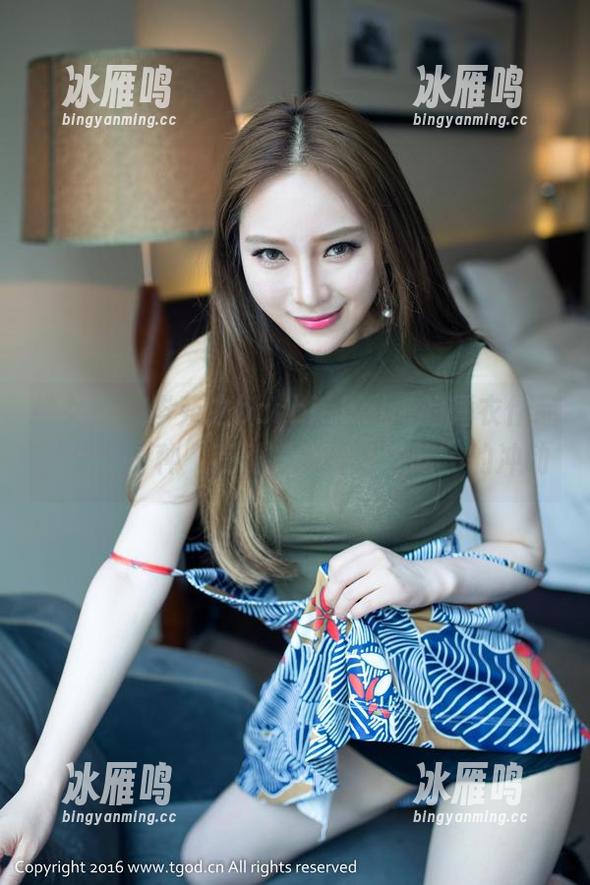 推女神 - 岑苑之barbiebaby的睡衣作品，总有一种“我刚睡醒但还想吃”的冲动