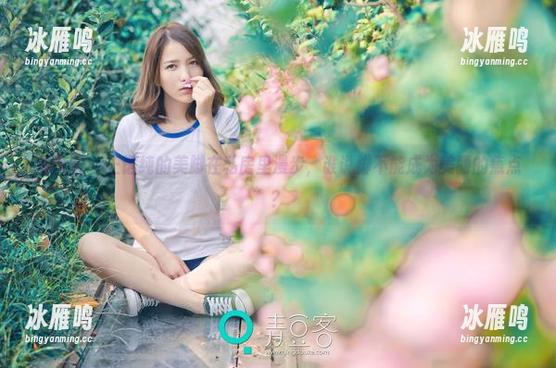 推女神 - 王语纯的美脚在私房里漫步，谁说脚不能成为美丽的焦点？