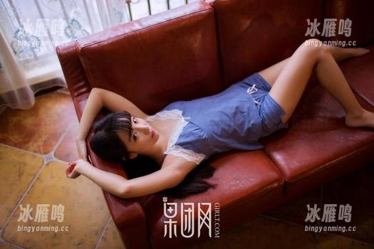 果团网 - 莫雅琪的空姐图集：在空中漫游，快来下载吧！