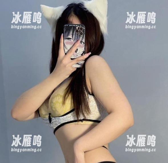 微密圈 - 桃沢樱呀和她的奶牛写真，难道是在练习撒娇吗