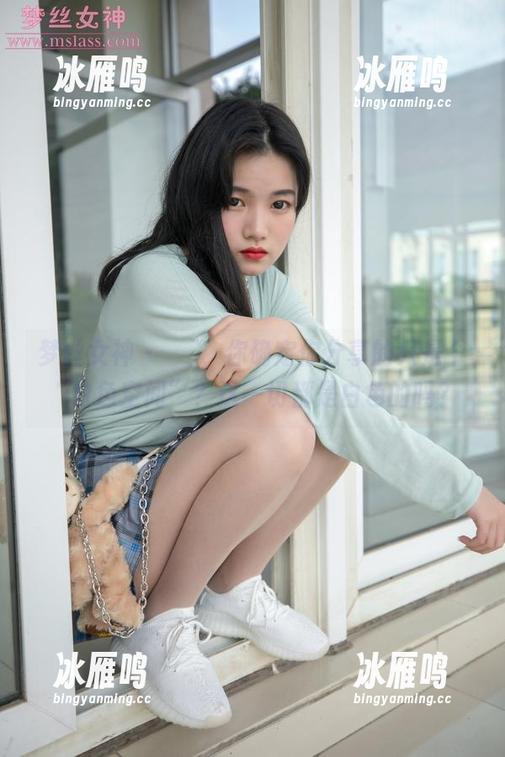 梦丝女神 - 玥玥，你确定你分享的只是个“白色空间”？这一切都是白色的吗？