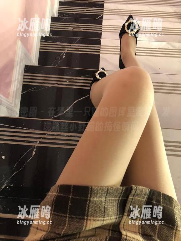 梦里一只喵 微密圈 - 在梦里一只喵的图库里漫游,发现黑丝小野猫的搞怪瞬间
