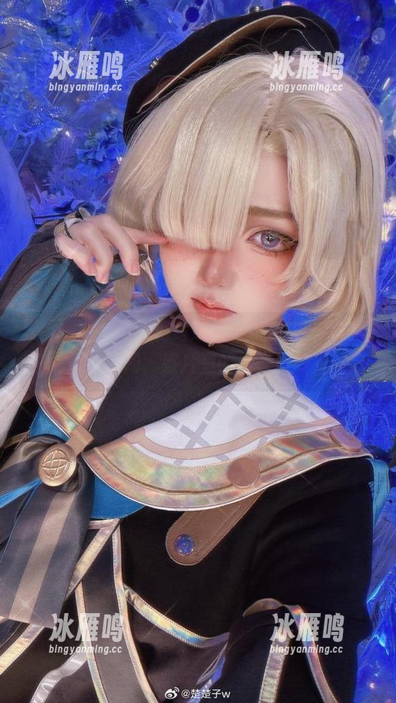 原图一瞥，竟然是楚楚子w，魔法少女眠眠的幽闭空间，照片里的柔光真好看。