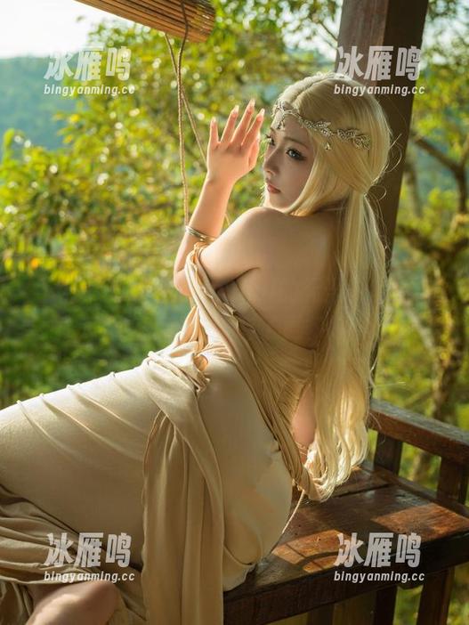 不得不说，玉汇yuuhui的无圣光套图让人对这机器女友有了更多好奇。