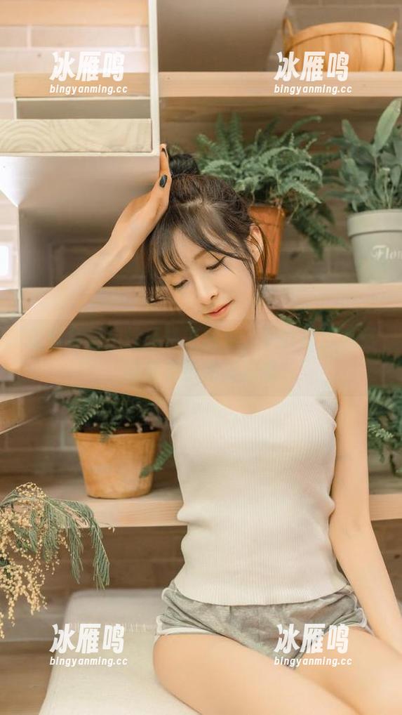 王羽杉送你性感特工图包，下载后当心别被敌对小鸟发现哦