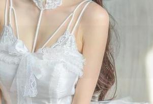 查看最新图库，王羽杉的内衣，保持微妙的距离又好像很亲近。