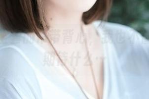 王羽杉全套的吊带背心，我也不懂自己在期待什么…