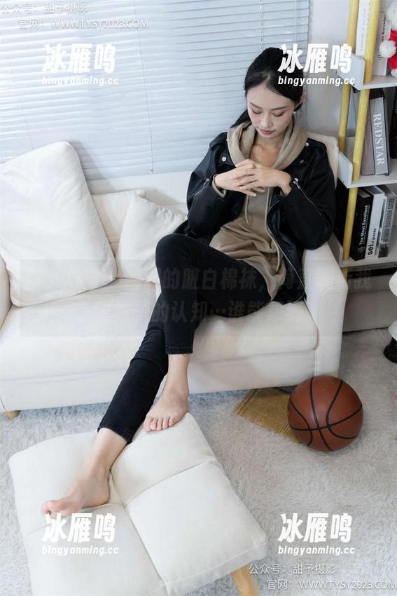 甜予摄影 - 澜澜的脏白棉袜，简直刷新我对袜子的认知…谁能想到