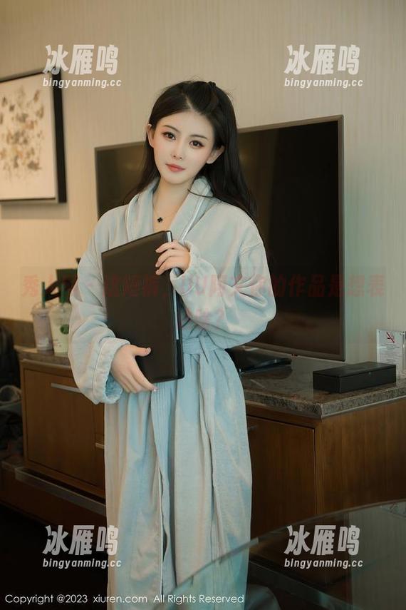 秀人网 - 这短裤，UU阿文你的作品是想表达啥？
