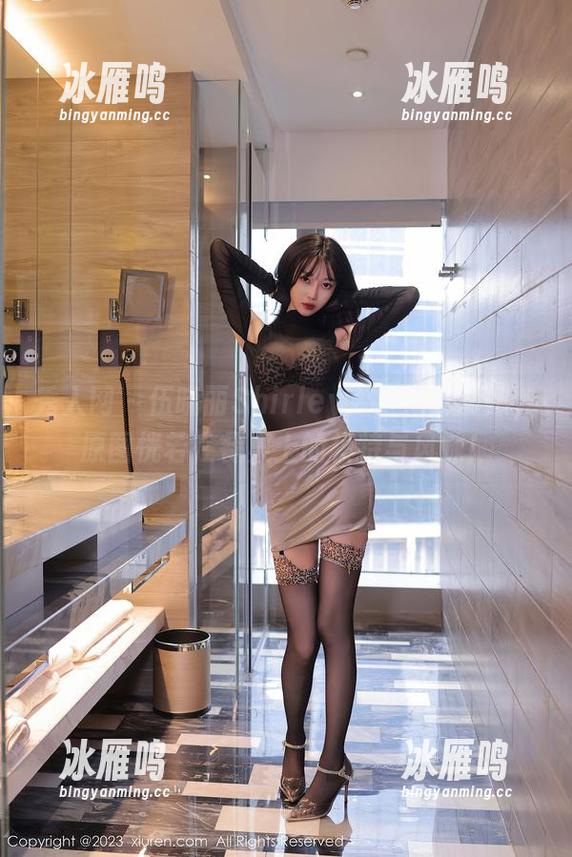 秀人网 - 伍晓丽Shirley变身海鲜厨娘，原图恍若在餐桌上的模特与风味！