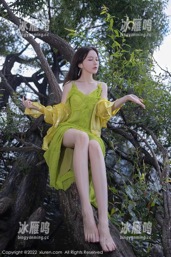 秀人网-奶油妹妹 秀人网 - 奶油妹妹私房写真里的网袜:这身材不加糖也甜!