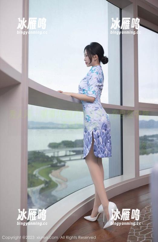 秀人网 - 娇喘JC的户外写真：在自然中找不到的自我