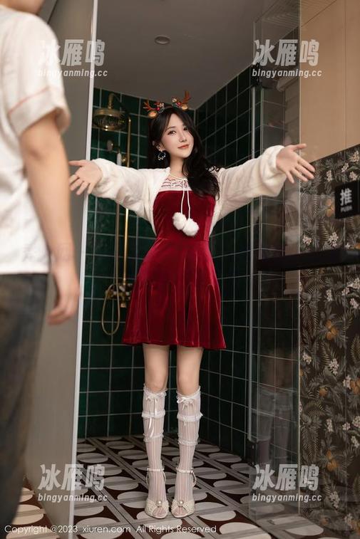 秀人网 - 星子柒kiki携私人定制旗袍美图，点到为止的火花？