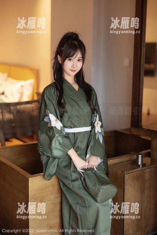 秀人网 - 潘娇娇的私房美腿：谁说睡衣只能在床上穿？