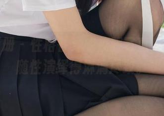 稚乖画册 - 性格各异的校服写真，夜夜把随性演绎得淋漓尽致。
