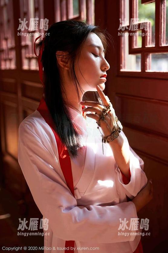 蜜桃社 - 图集里的真希，那个年薪百万的护士希望你能看到