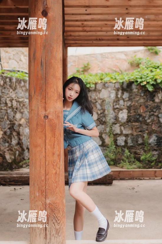 西瓜少女：职业装中的那点无圣光，让我停留了多久？