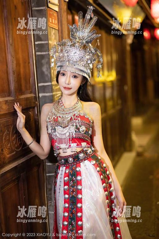 语画界 - 奶瓶的皮衣写真集：你以为皮衣多叛逆，它还挺可爱的
