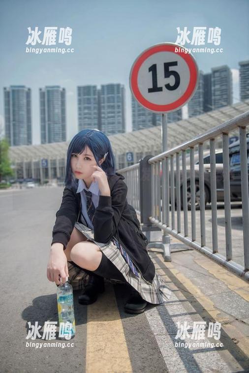 逐月Su的泳池图集在线发布，各种姿势满分！