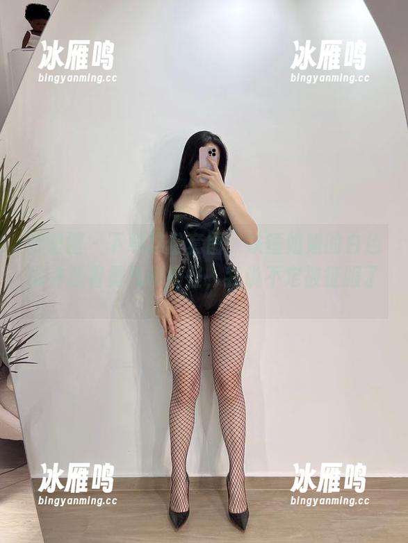 铁锤姐姐 微密圈 - 下载这份套图,铁锤姐姐的白色战神透着勇气和搞怪,我说不定被征服了。