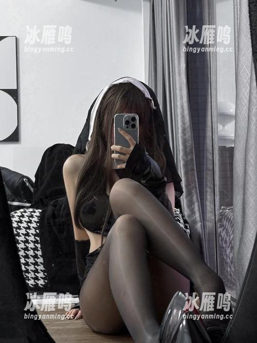 福利到此一游，图片扑面而来，阿薰kaOri眼中的加藤惠睡衣带着微妙的气息。