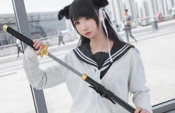 雪琪SAMA私拍图集：穿着纯棉吊带，提高与猫咪的抱怨性。
