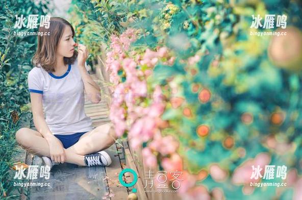 青豆客 - 看这里！汪佩妮皮衣合集：有点叛逆也没关系哦