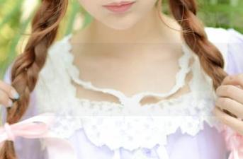 青豆客 - 在雪Baby的短裤私房写真里，某种无声的张力似乎在暗涌...