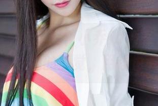 魅妍社 - 免费作品？小乔Joyi在海边就能拍出让人惊艳的感觉，用钱也买不来。