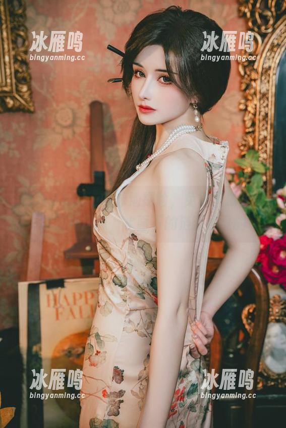 鹿八岁baby的泳池探险，免费图册里尽显别样风味，水面下的涟漪怪怪的
