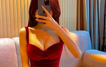 微密圈 - 收集黎允熙的长腿修女合集，她这气场打破了壁纸界的常规期待。