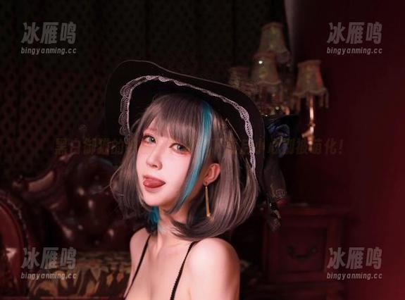 黑白御猫的纯白写真集：下载后小心别被萌化！
